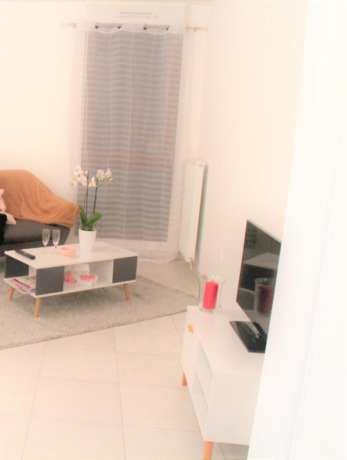 Appartement Tout Equipe, Cosy Сен Дени Екстериор снимка